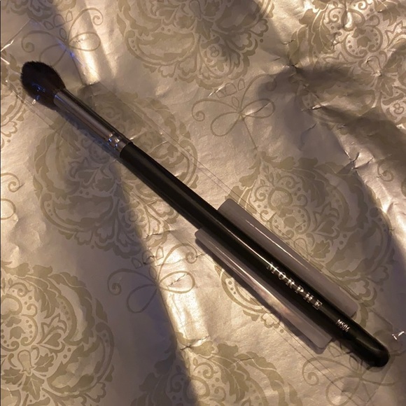 Morphe M504 Large Pointed Blender Brush - Picture 2 of 3